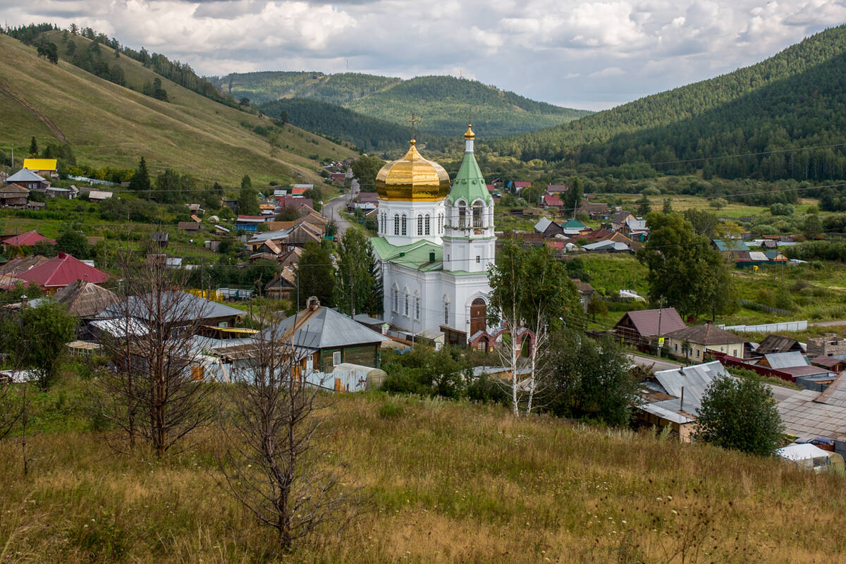 Церковь Воздвижения Креста Господня, Сыростан (Миасс, город, Челябинская область). общий вид в ландшафте