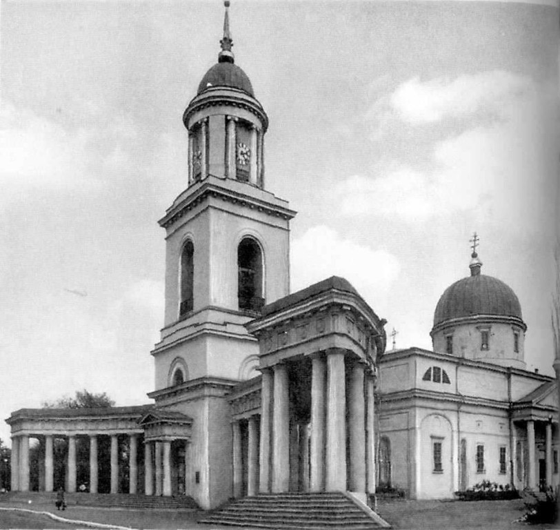 Измаил. Кафедральный собор Покрова Пресвятой Богородицы. архивная фотография, Вид с юго-запада, 1967 г. Источник: «Памятники градостроительства и архитектуры УССР». – К.: «Строитель», 1985 г.