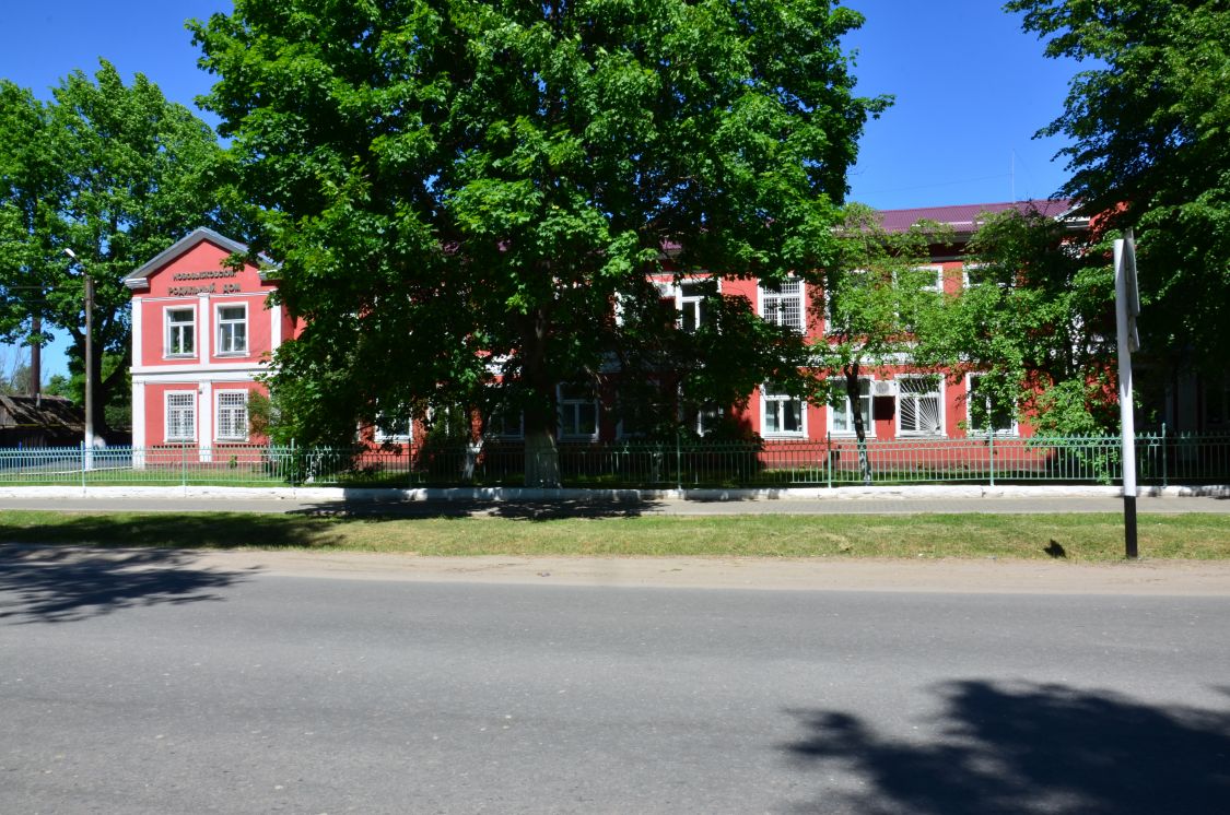 Церковь Рождества Пресвятой Богородицы, Новозыбков (Новозыбковский район и г. Новозыбков, Брянская область). общий вид в ландшафте, Церковное место