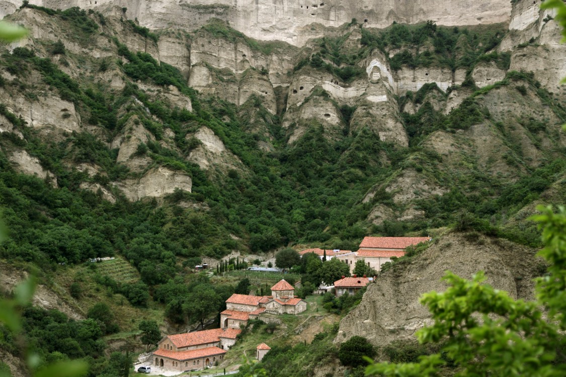 Шиомгвиме. Шио-Мгвимский монастырь. общий вид в ландшафте