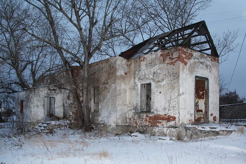 Церковь Покрова Пресвятой Богородицы, Ваганово (Октябрьский район, Челябинская область). фасады, Пристрой слева - видимо, наследие советской эпохи