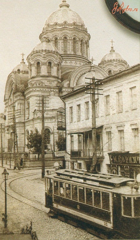 Собор Николая Чудотворца, Харьков (Харьков, город, Украина, Харьковская область). архивная фотография, Именно в этом месте поворачивали травмаи в начале ХХ столетия на Пушкинскую улицу. В 1930 г. собор был взорван, якобы для расширения трамвайных путей