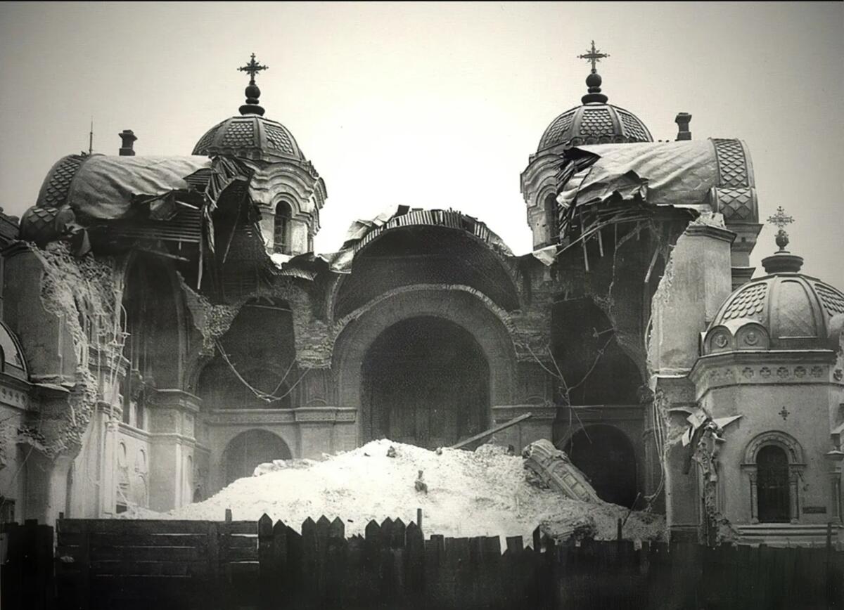 Руины Николаевского собора после варварского взрыва. 1930 г., архивная фотография. Собор Николая Чудотворца, Харьков (Харьков, город, Украина, Харьковская область)