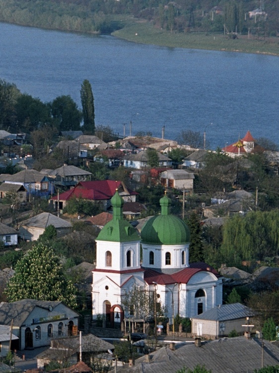 Кафедральный собор Успения Пресвятой Богородицы, Сороки (Сорокский район, Молдова). общий вид в ландшафте