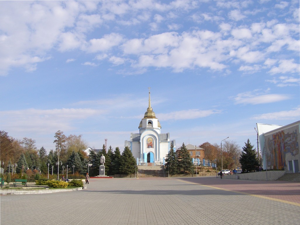 Покровское. Церковь Покрова Пресвятой Богородицы. фасады, Вид на церковь с площади Алексея Береста. Вид с запада.