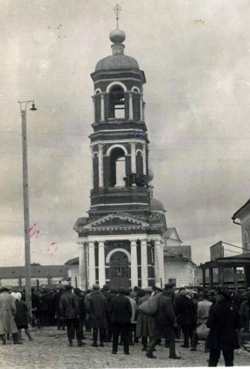 Церковь Рождества Христова, Муром (Муромский район и г. Муром, Владимирская область). архивная фотография, Колокольня. Общий вид. Правая сторона колонны подрублена.