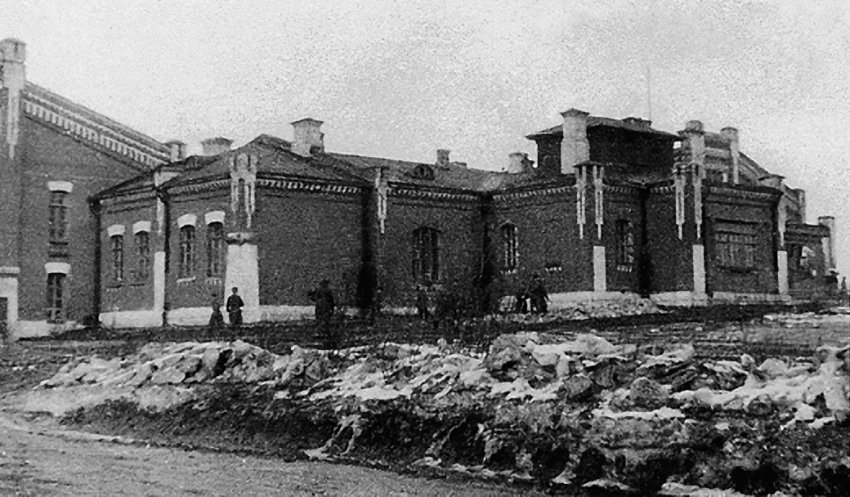 Домовая церковь Богоявления Господня при бывшем 196-м пехотном Инсарском полку, Челябинск (Челябинск, город, Челябинская область). архивная фотография, Источник: www.book-chel.ru/ind.php?what=card&id=4296