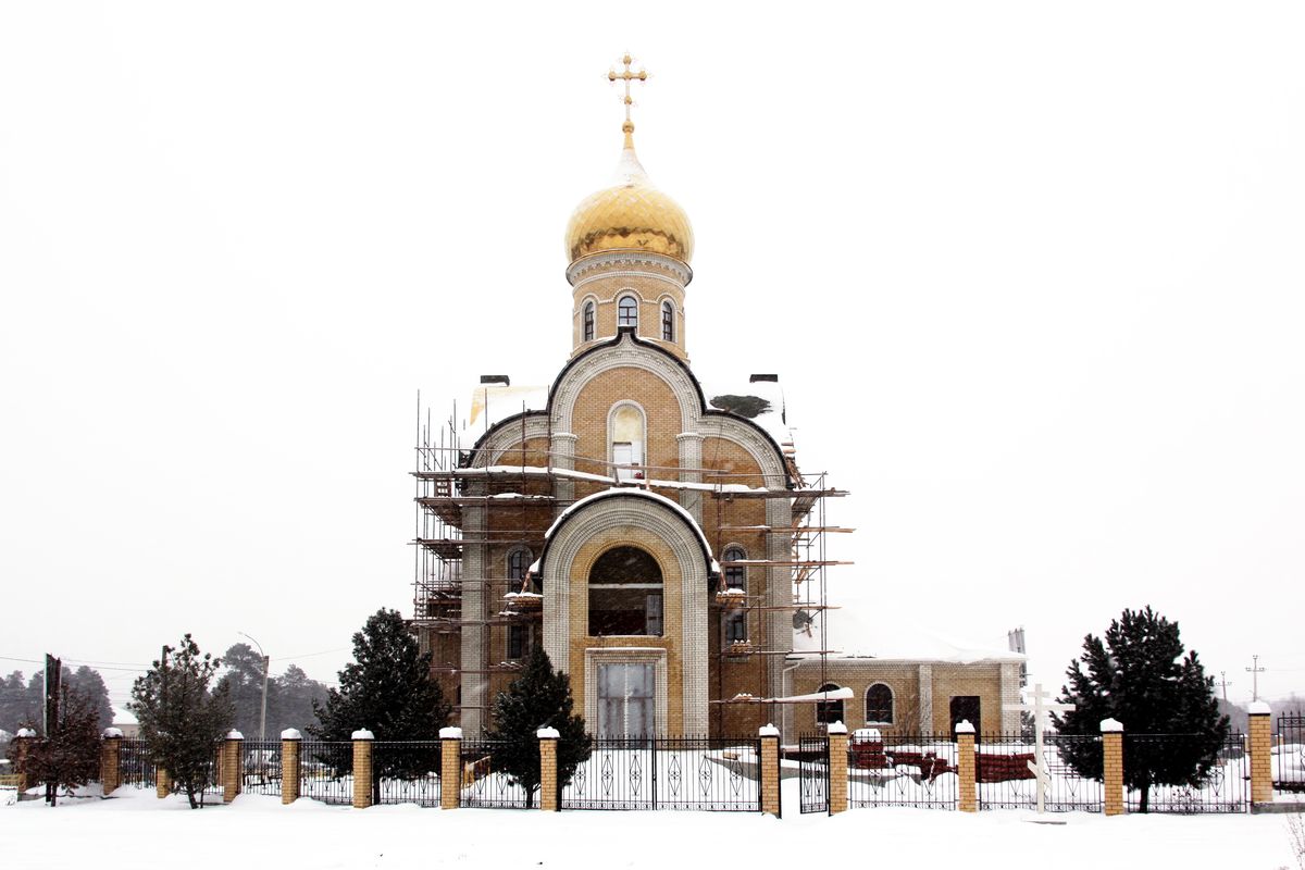Строительство близится к завершению (вид с запада), фасады. Церковь Николая Чудотворца (строящаяся), Исток (Екатеринбург (МО город Екатеринбург), Свердловская область)
