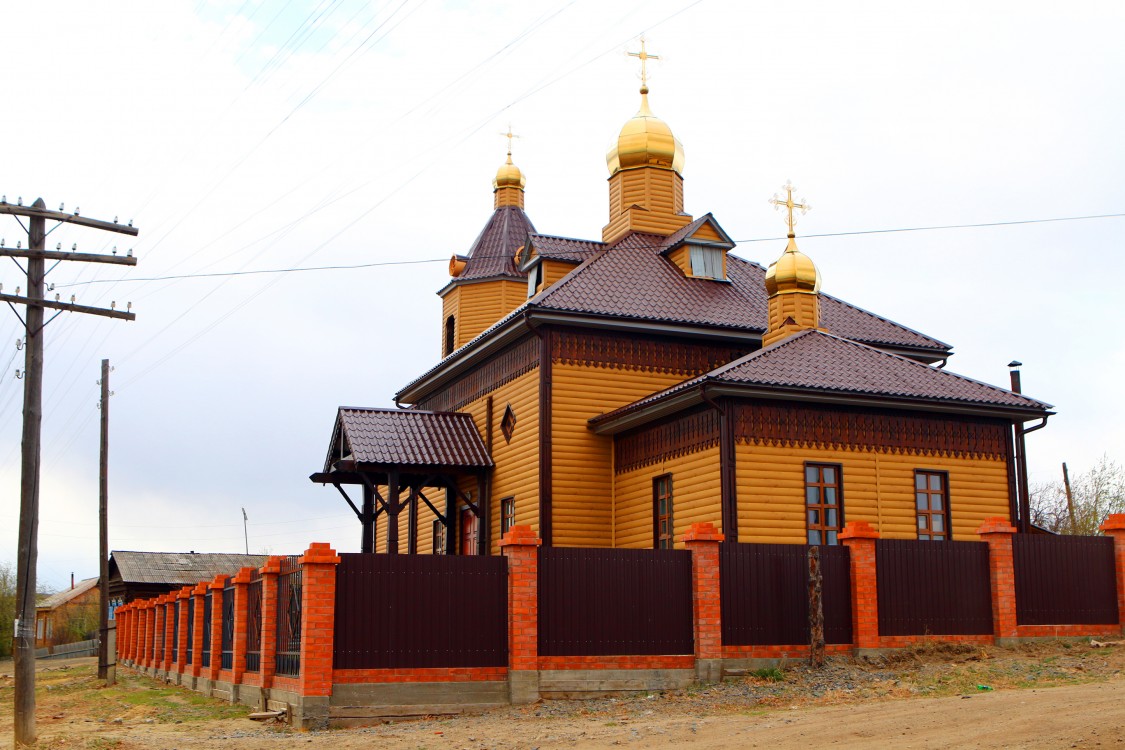 Танга. Церковь Иннокентия, епископа Иркутского. фасады