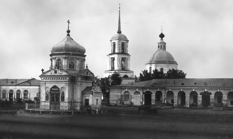 Часовня Казанской иконы Божией Матери, Моршанск (Моршанский район и г. Моршанск, Тамбовская область). архивная фотография, Часовня и Вознесенская церковь. с сайта http://morshansk.ru/oldphoto/img/151.jpg