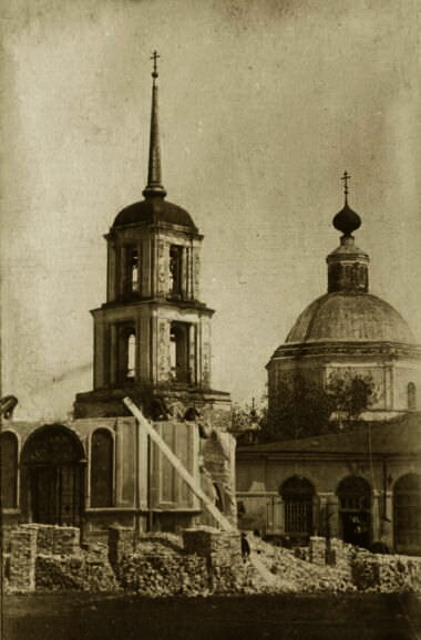 Часовня Казанской иконы Божией Матери, Моршанск (Моршанский район и г. Моршанск, Тамбовская область). архивная фотография, Фото А. Фролова из фондов «Моршанского историко-художественного музея». Разборка часовни. 
