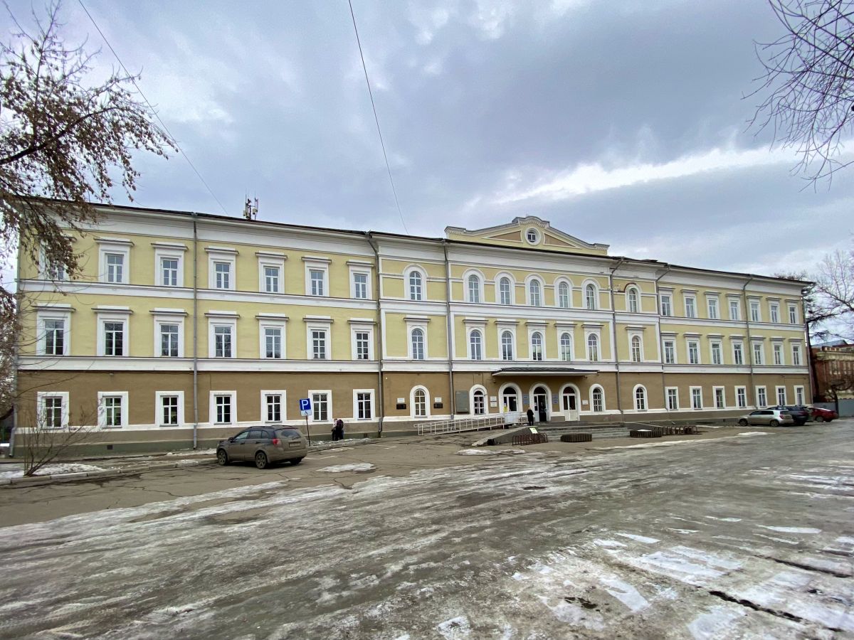 Домовая церковь Александры Римской при бывшем девичьем институте Восточной Сибири, Иркутск (Иркутск, город, Иркутская область). общий вид в ландшафте, Институт благородных девиц (ныне Иркутский государственный университет)