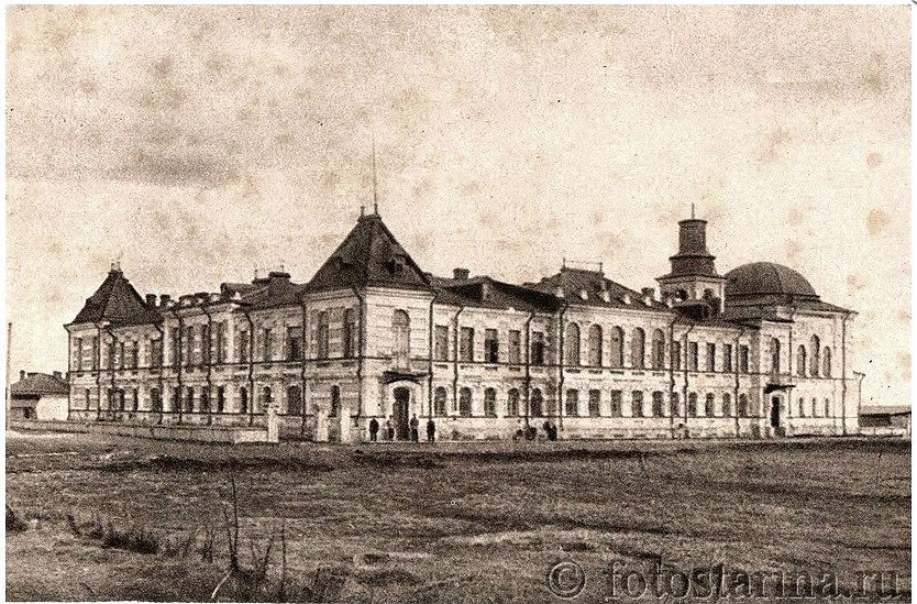 Неизвестная церковь при бывшей Кузнечёвской богадельне, Архангельск (Архангельск, город, Архангельская область). архивная фотография, Фото с сайта http://fotostarina.ru/arhangelsk/