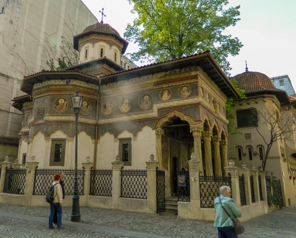 Бухарест, Сектор 3. Монастырь Ставрополеос. Церковь Михаила и Гавриила Архангелов. фасады