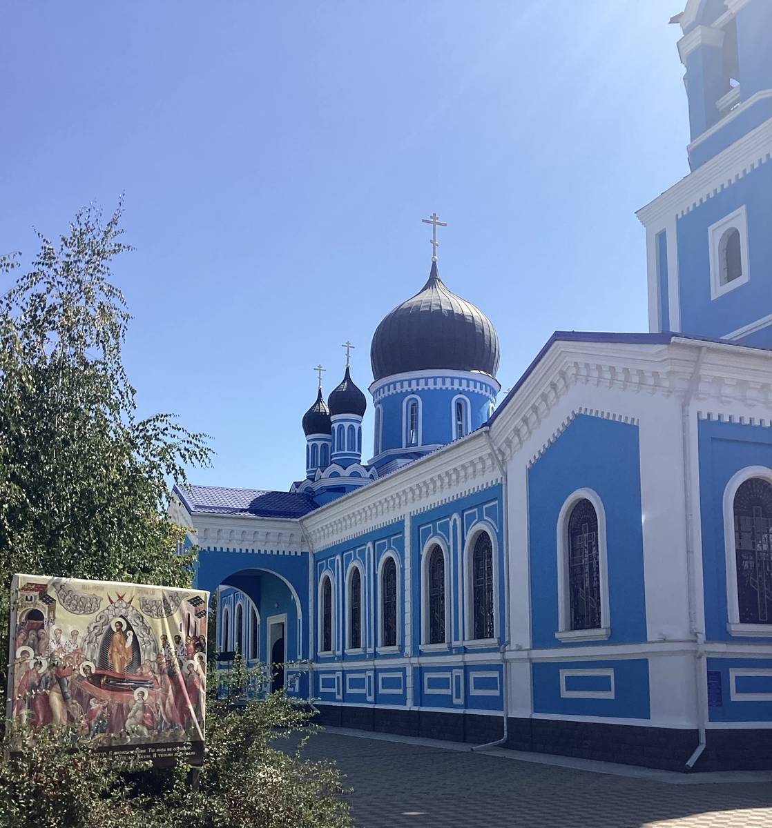 Вид с северо-запада, фасады. Кафедральный собор Успения Пресвятой Богородицы, Лабинск (Лабинский район, Краснодарский край)