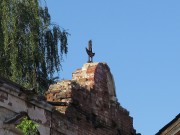 Неизвестная молитвенная комната при Николаевской богадельне Императорского Человеколюбивого Общества, Сохранившаяся нижняя часть креста.<br>, Рыбинск, Рыбинск, город, Ярославская область