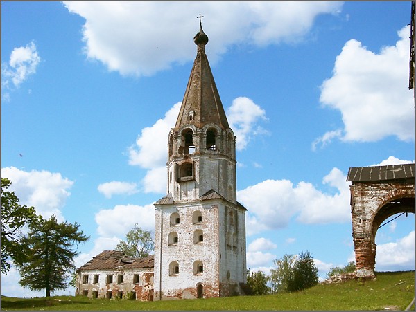 Фролищи. Успенская Флорищева мужская пустынь. Колокольня. фасады, Колокольня и библиотека