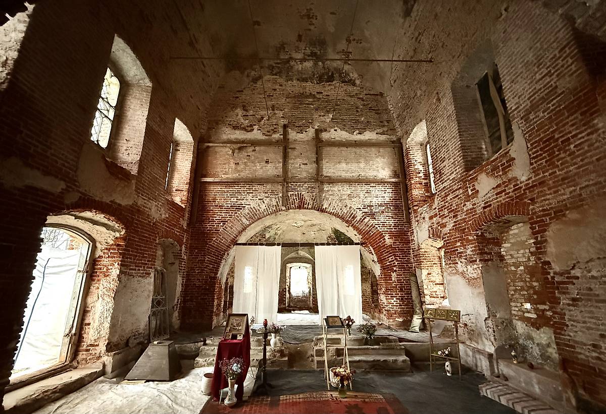 Основной объем, вид с запада, интерьер и убранство. Церковь Рождества Пресвятой Богородицы, Гаврилов-Ям (Гаврилов-Ямский район, Ярославская область)