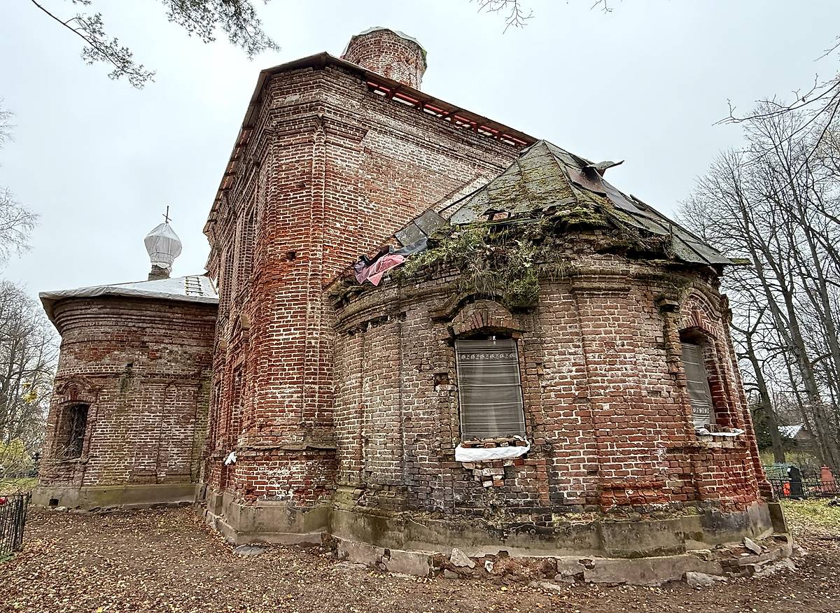 Вид с юго-востока, хорошо виден придел, фасады. Церковь Рождества Пресвятой Богородицы, Гаврилов-Ям (Гаврилов-Ямский район, Ярославская область)