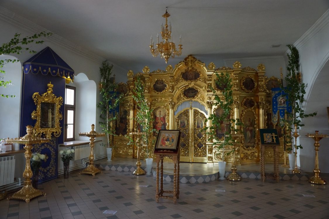 Церковь Рождества Пресвятой Богородицы, Якутск (Якутск, город, Республика Саха (Якутия)). интерьер и убранство, Левый придел