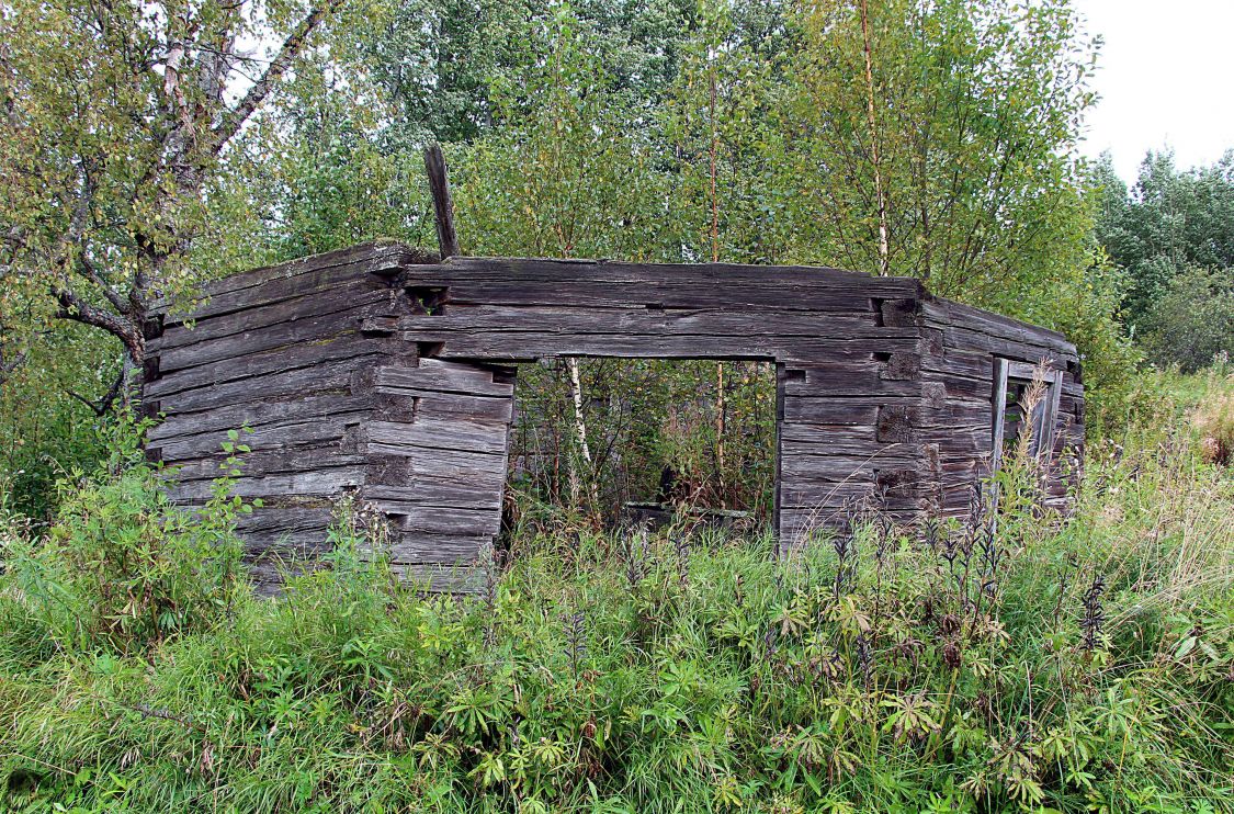 Кузнецовская (Лондужский погост). Церковь Илии Пророка (деревянная). фасады, Сохранившаяся часть восьмерика храма