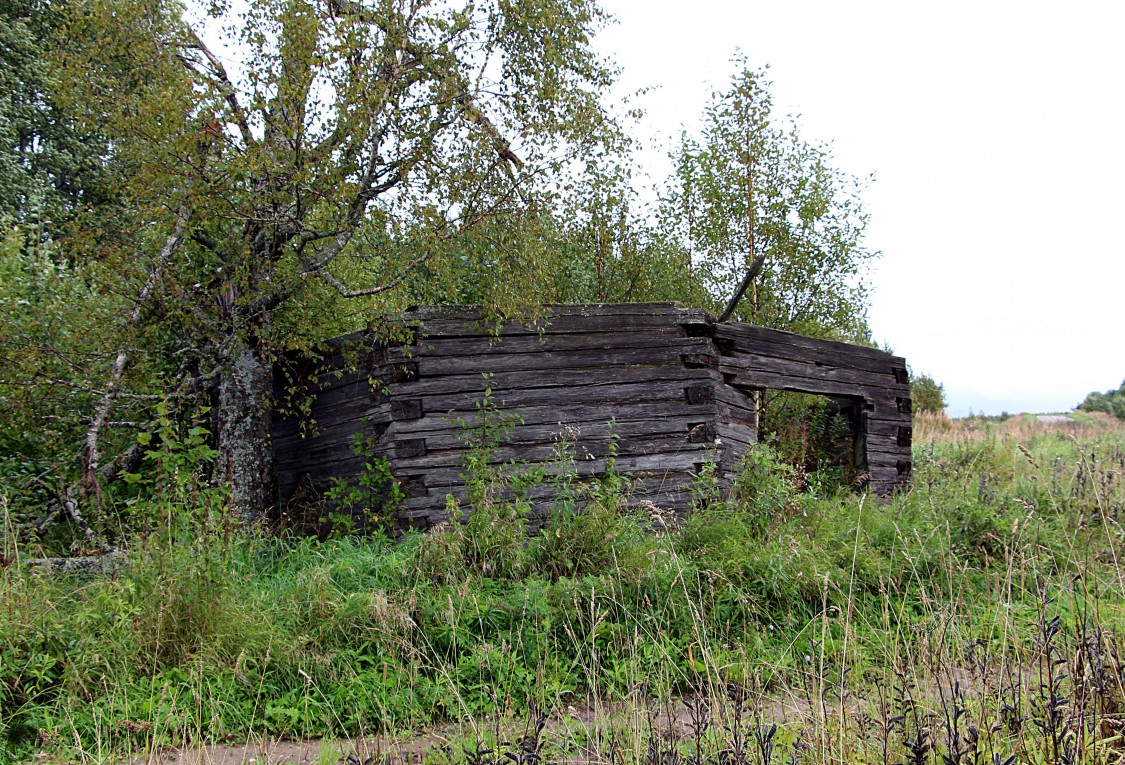 Кузнецовская (Лондужский погост). Церковь Илии Пророка (деревянная). фасады, Сохранившаяся часть восьмерика храма