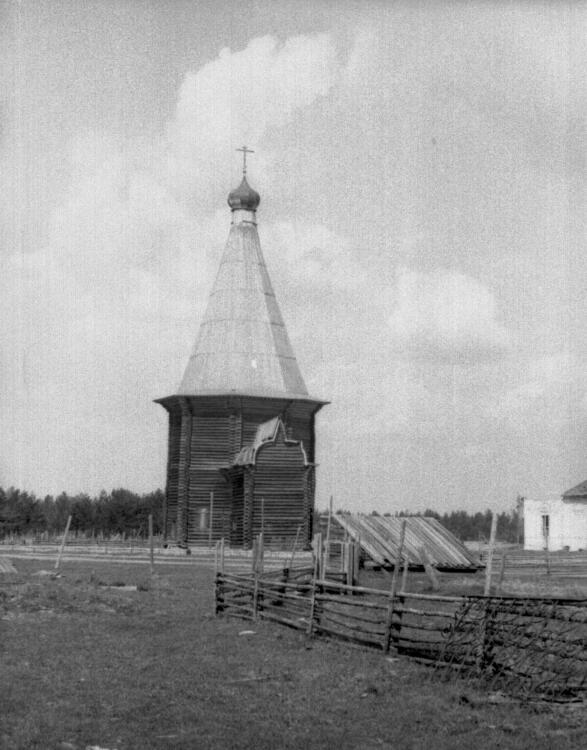 Церковь Владимирской иконы Божией Матери в Белой Слуде, Большая Слудка (Красноборский район, Архангельская область). архивная фотография, Вид храма в 1957 году, снято с восточной стороны. Фотография из семейного архива Ирины Соколовой. https://vk.com/feed?section=notifications&z=photo-67779633_417324005%2F42c165a97ba3a74084