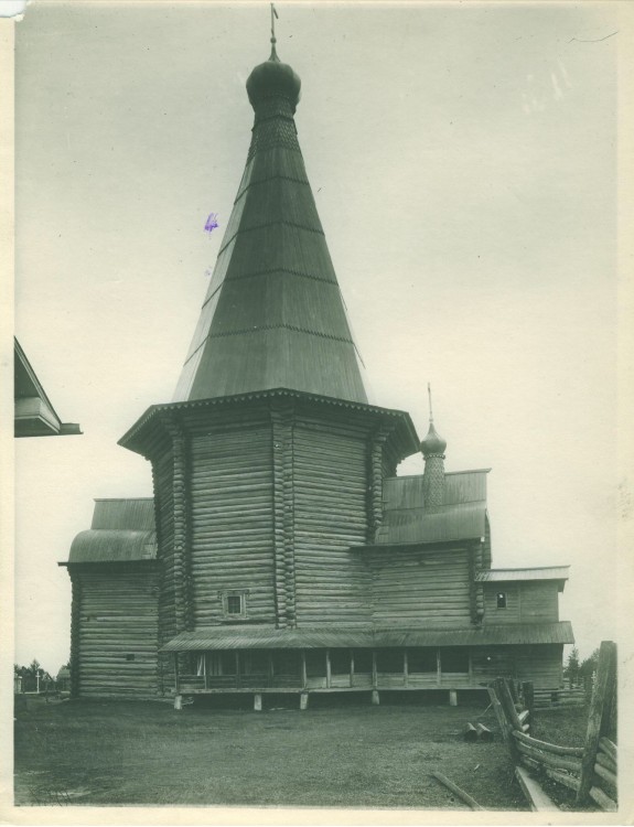 Церковь Владимирской Божией Матери на Белой Слуде. Фото Лядова А. В. 1920 г. из собрания Сольвычегодского музея (СИХМ КП-6605, Ф 1014), архивная фотография. Церковь Владимирской иконы Божией Матери в Белой Слуде, Большая Слудка (Красноборский район, Архангельская область)