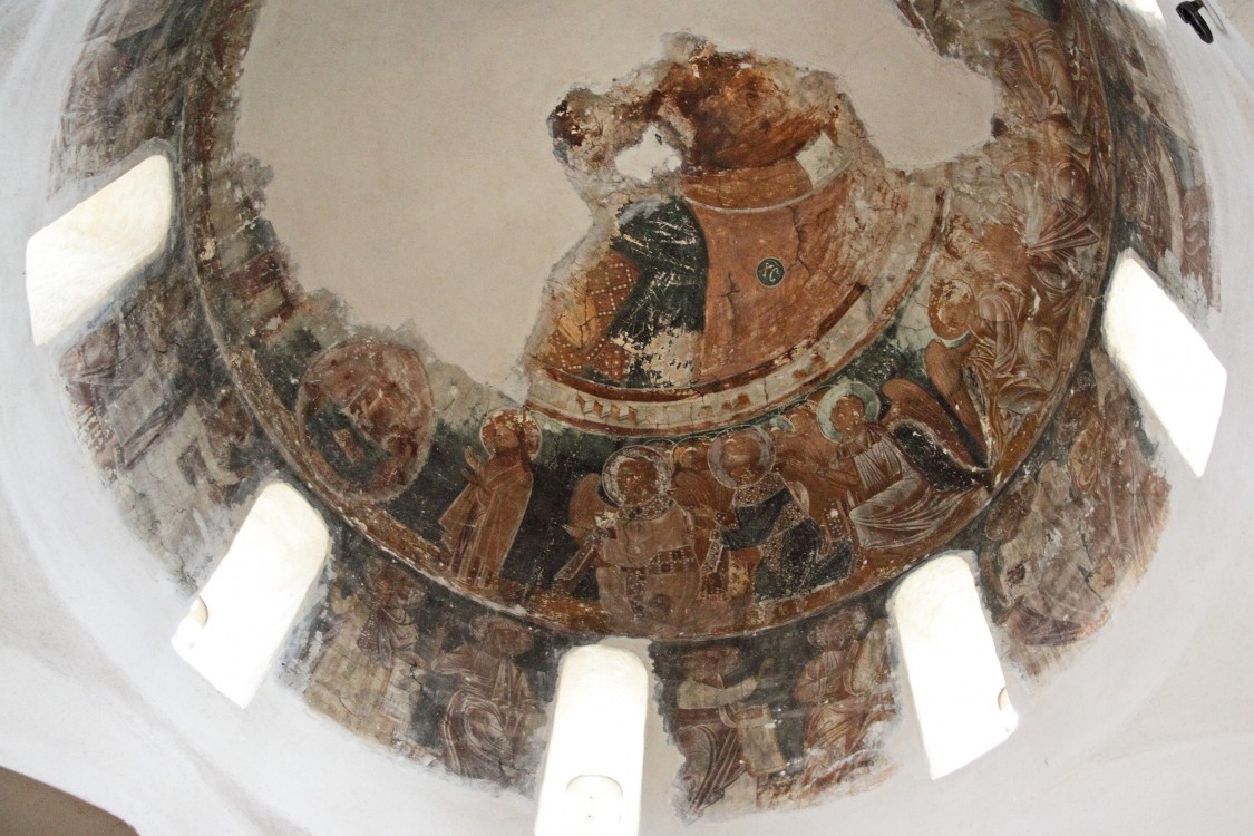 Церковь Маргариты Антиохийской (старая), Пирга (Ларнака, Кипр). интерьер и убранство, Остатки фресок в куполе