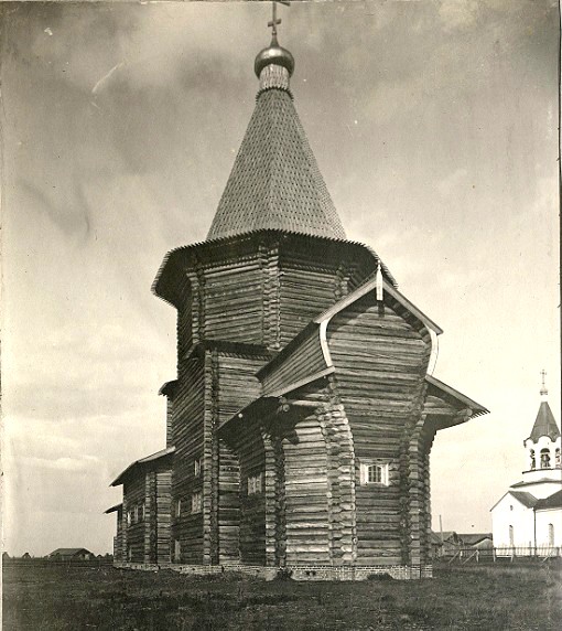 Кондратовская (Пучуга). Церковь Петра и Павла. архивная фотография, Вид на церковь с востока. Фотография с сайта http://muvz.livejournal.com/