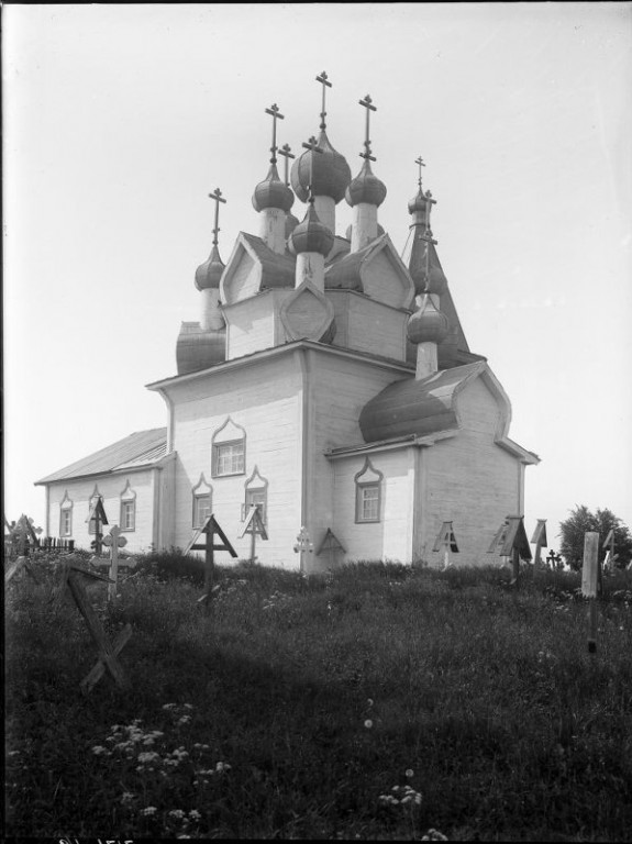 Ансамбль церквей Шуйского погоста. Церковь Рождества Иоанна Предтечи (старая), Шуя (Прионежский район, Республика Карелия). архивная фотография, С юго-восточной стороны. Фото 1912 г. из коллекции Российского этнографического музея. (https://goskatalog.ru/portal/#/collections?id=37486486)