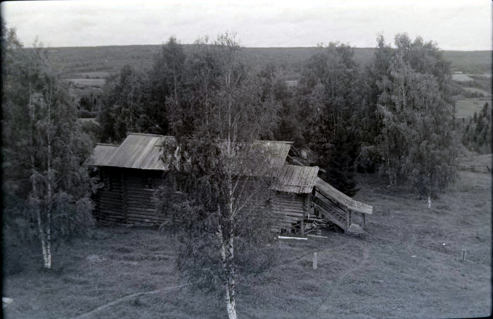 Церковь Николая Чудотворца (деревянная), Дракованова Кулига, урочище (Красноборский район, Архангельская область). архивная фотография, Общий вид с колокольни с севера. Фото Чинякова А. Г. 1953 г. из коллекции ГНИМА. (ГК №38693920)