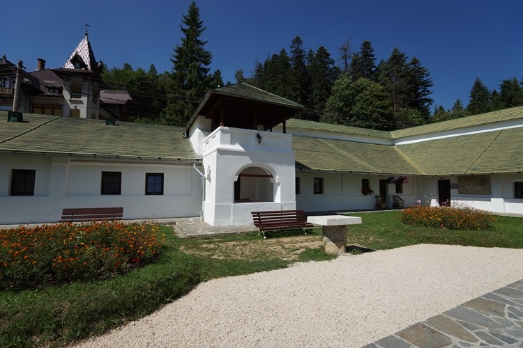 Монастырь Синая, Синая (Прахова, Румыния). дополнительная информация