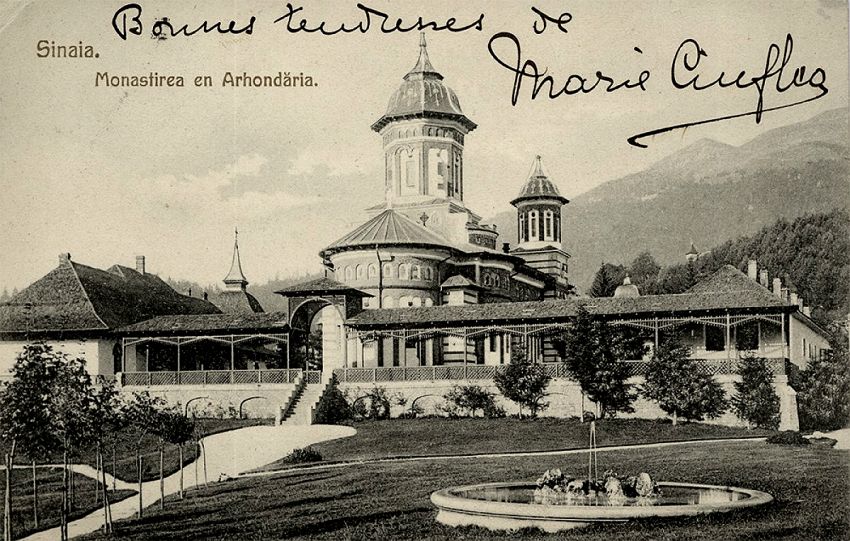 Монастырь Синая, Синая (Прахова, Румыния). архивная фотография, Фото с сайта: http://fototecaortodoxiei.ro/1650-carte-postala-reprezentand-biserica-arhondaricul-manastirii-sinaia-jud-prahova