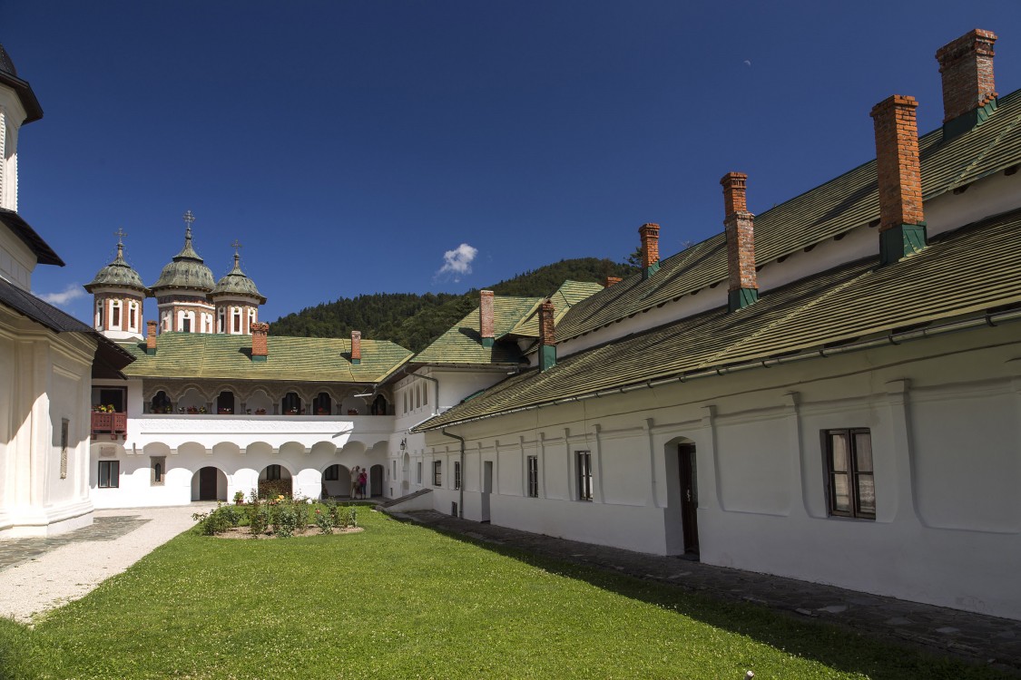 Монастырь Синая, Синая (Прахова, Румыния). фасады
