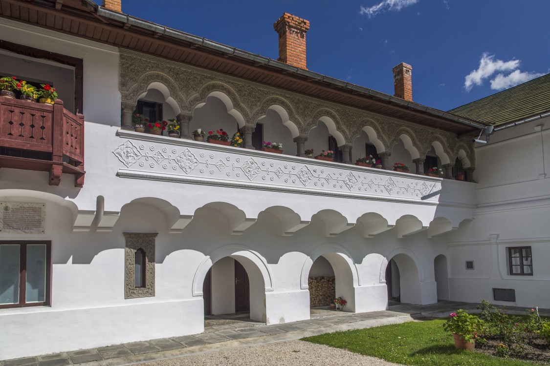 Монастырь Синая, Синая (Прахова, Румыния). фасады