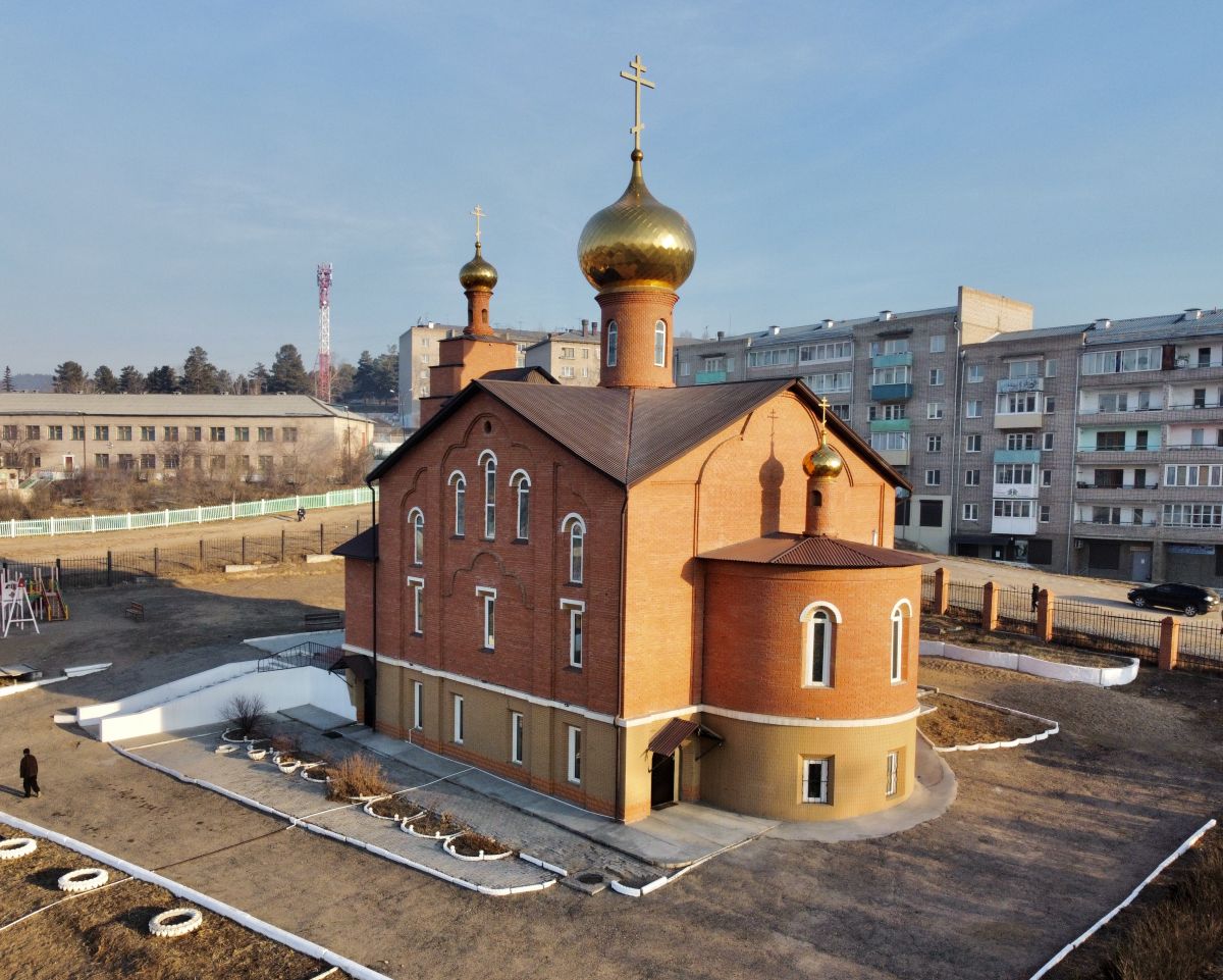 Церковь Покрова Пресвятой Богородицы, Петровск-Забайкальский (Петровск-Забайкальский район и г. Петровск-Забайкальский, Забайкальский край). общий вид в ландшафте, Вид с ЮВ