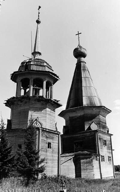 Церковь Воздвижения Креста Господня, Макарьино (Кожа, Кожский погост) (Онежский район, Архангельская область). архивная фотография, Вид на храм с и колокольню с юго-запада, фотография 1960-х годов с сайта arni.petrsu.ru