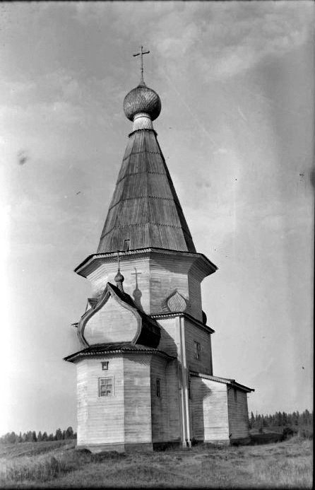 Церковь Воздвижения Креста Господня, Макарьино (Кожа, Кожский погост) (Онежский район, Архангельская область). архивная фотография, Общий вид с востока. Фото Чинякова А. Г. 1950 г. из коллекции ГНИМА. (ГК №38659777)