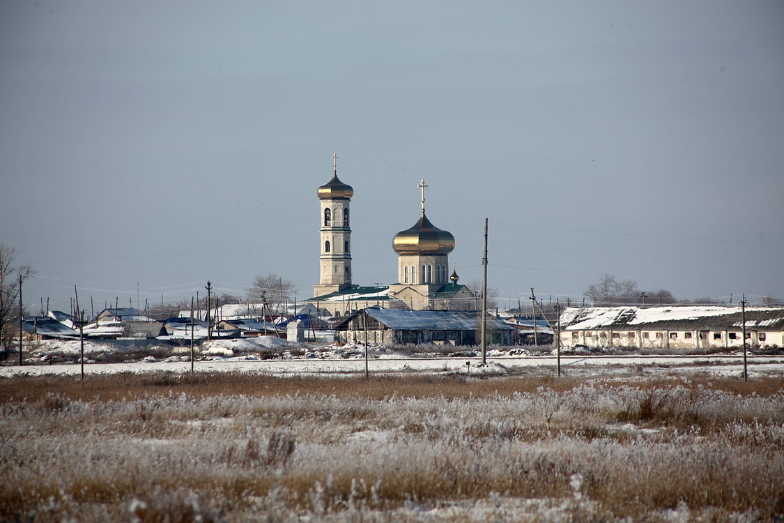 Церковь Петра и Павла, Петровское (Увельский район, Челябинская область). фасады, Вид от села Большое Шумаково (2-2,5 км, 300 мм)