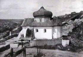 Зиньков. Церковь Троицы Живоначальной