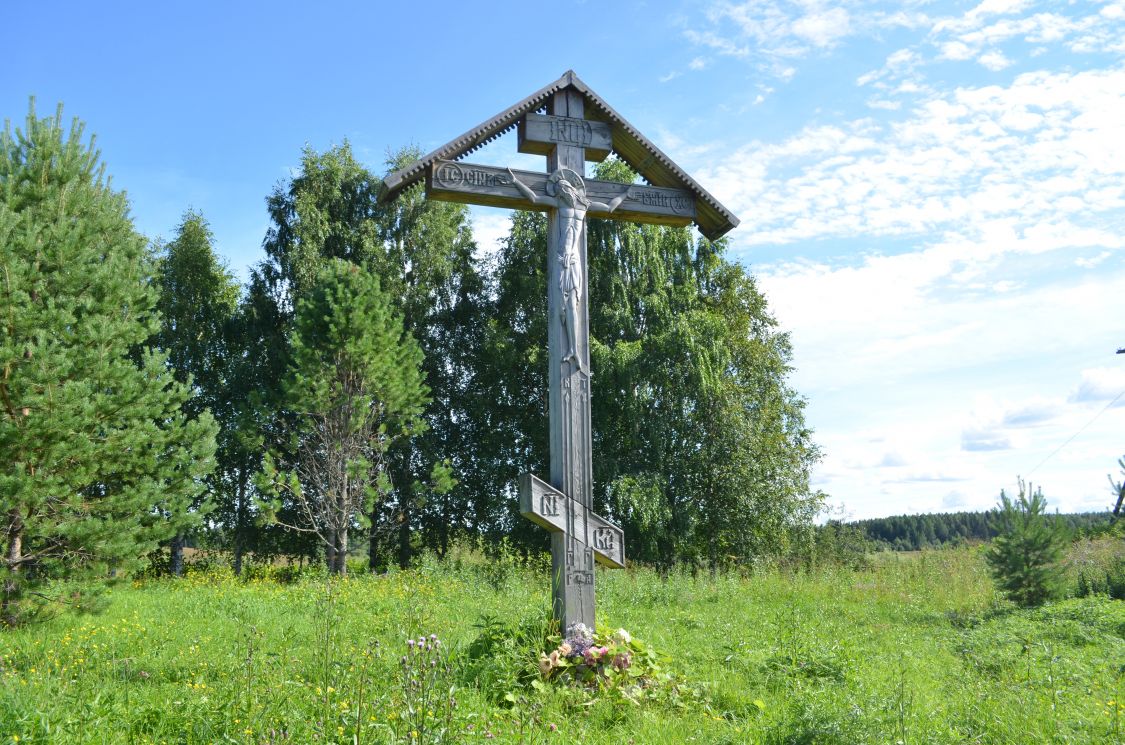 Погост (Селецкий погост). Церковь Воскресения Христова. фасады, Поклонный крест рядом с местом храма.