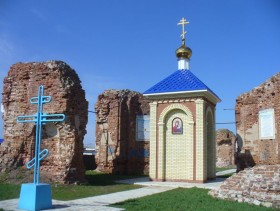 Алексеевское. Памятная часовня на месте церкви Воскресения Словущего.