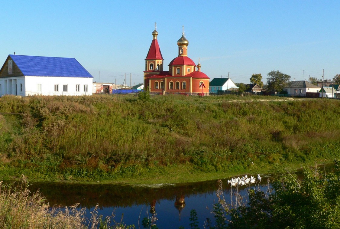 Усть-Тарка. Церковь Михаила Архангела. общий вид в ландшафте