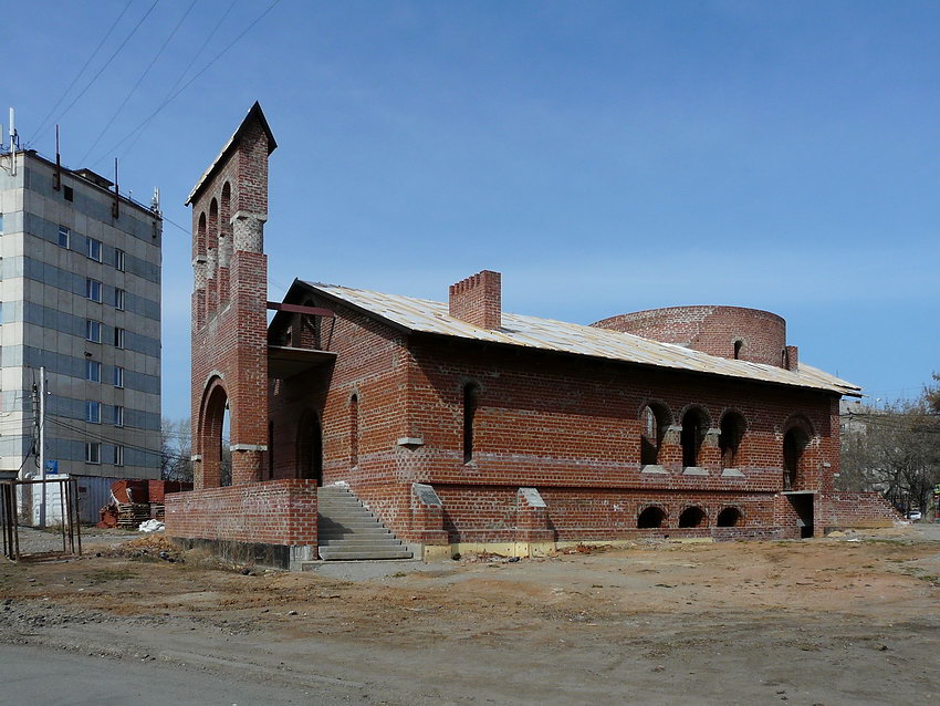 Челябинск. Церковь Луки (Войно-Ясенецкого) при Городской больнице №6. фасады, Строительство продолжается