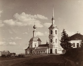 Углич. Церковь Василия Великого на Глинках