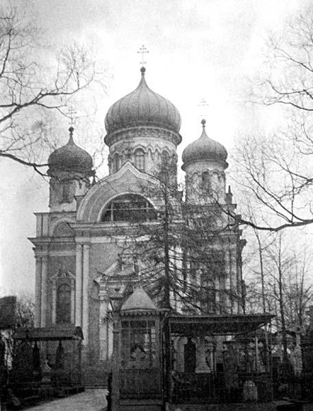 Церковь Митрофана Воронежского на Митрофаниевском православном кладбище, Адмиралтейский район (Санкт-Петербург, г. Санкт-Петербург). архивная фотография, Фото с сайта http://www.citywalls.ru/house15837.html?s=djs4vbc87og52o90def3db6vk1