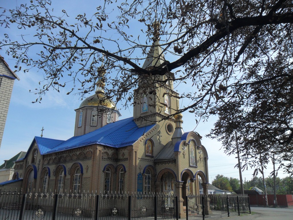 Кафедральный собор Николая Чудотворца, Свердловск (Свердловский район, Украина, Луганская область). фасады