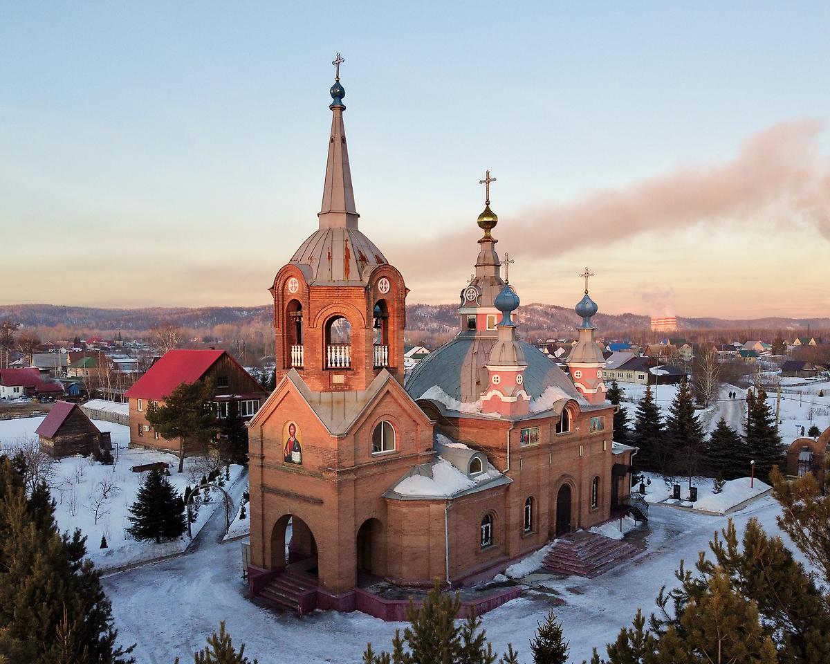 Вид с ЮЗ, фасады. Пантелеимоновский мужской монастырь. Церковь Пантелеимона Целителя, Безруково (Новокузнецкий район и г. Новокузнецк, Кемеровская область)