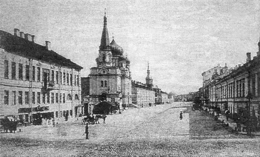 Центральный район. Церковь Николая Чудотворца. архивная фотография, Захарьевская улица. Фотография 1880-х гг. На переднем плане церковь Николая Чудотворца, на заднем плане церковь Захарии и Елизаветы. Обе церкви утрачены. (